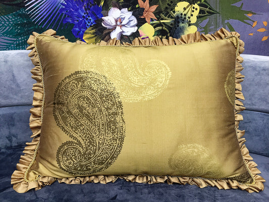 Luxury cushion "Golden Paisley"