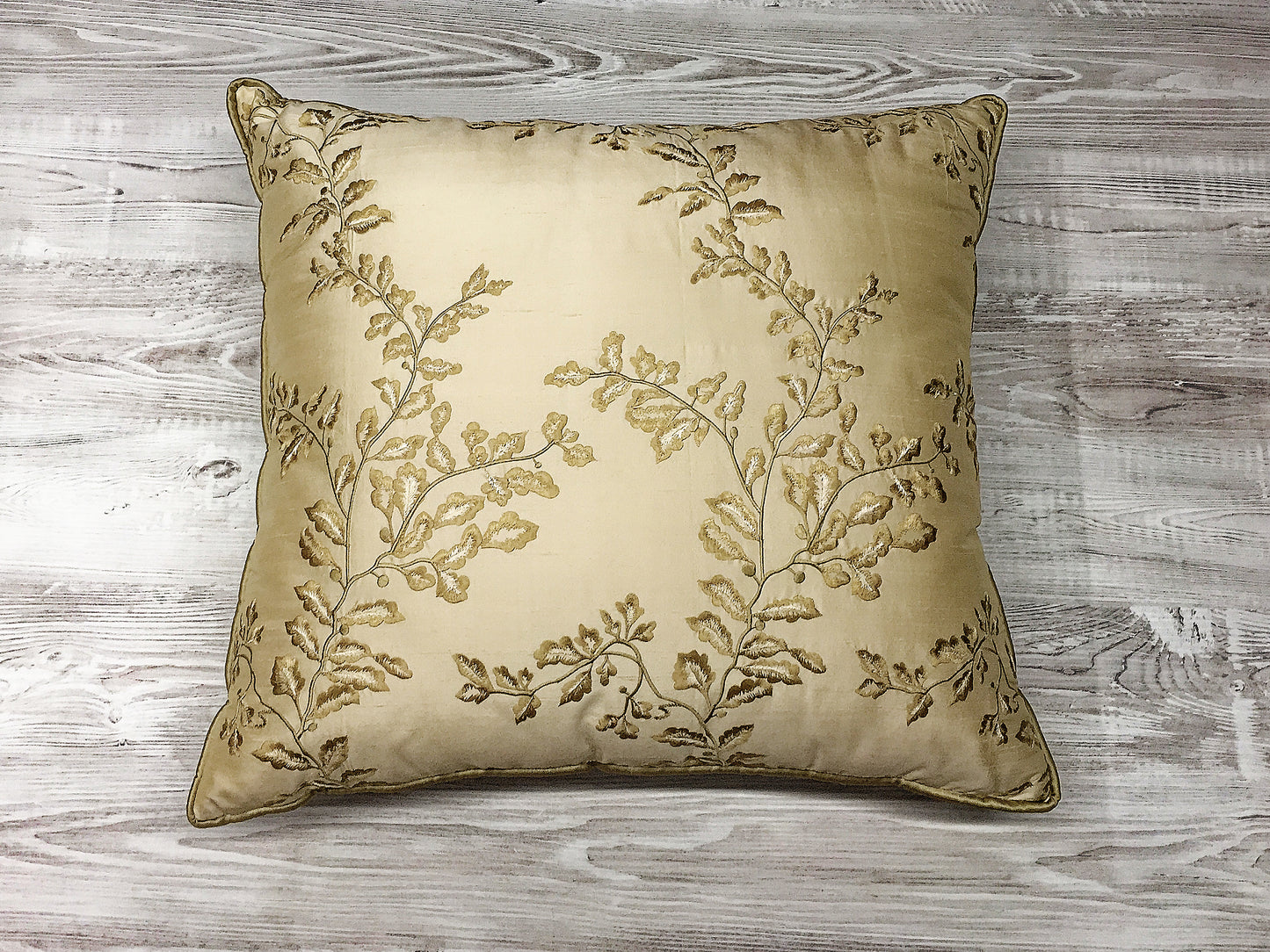 Luxury cushion "Golden Silk"
