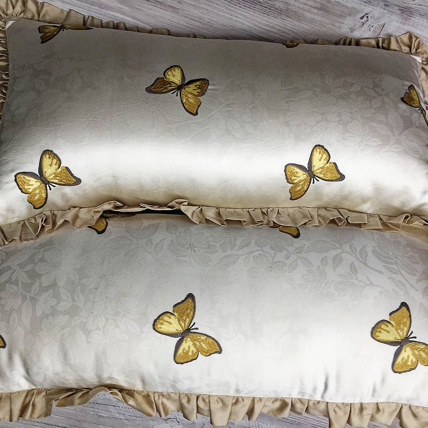 Роскошная подушка "Бабочки в полете"