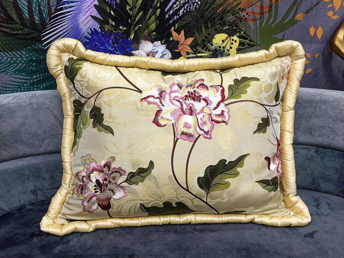 Luxury cushion "Flowers of Glamour"