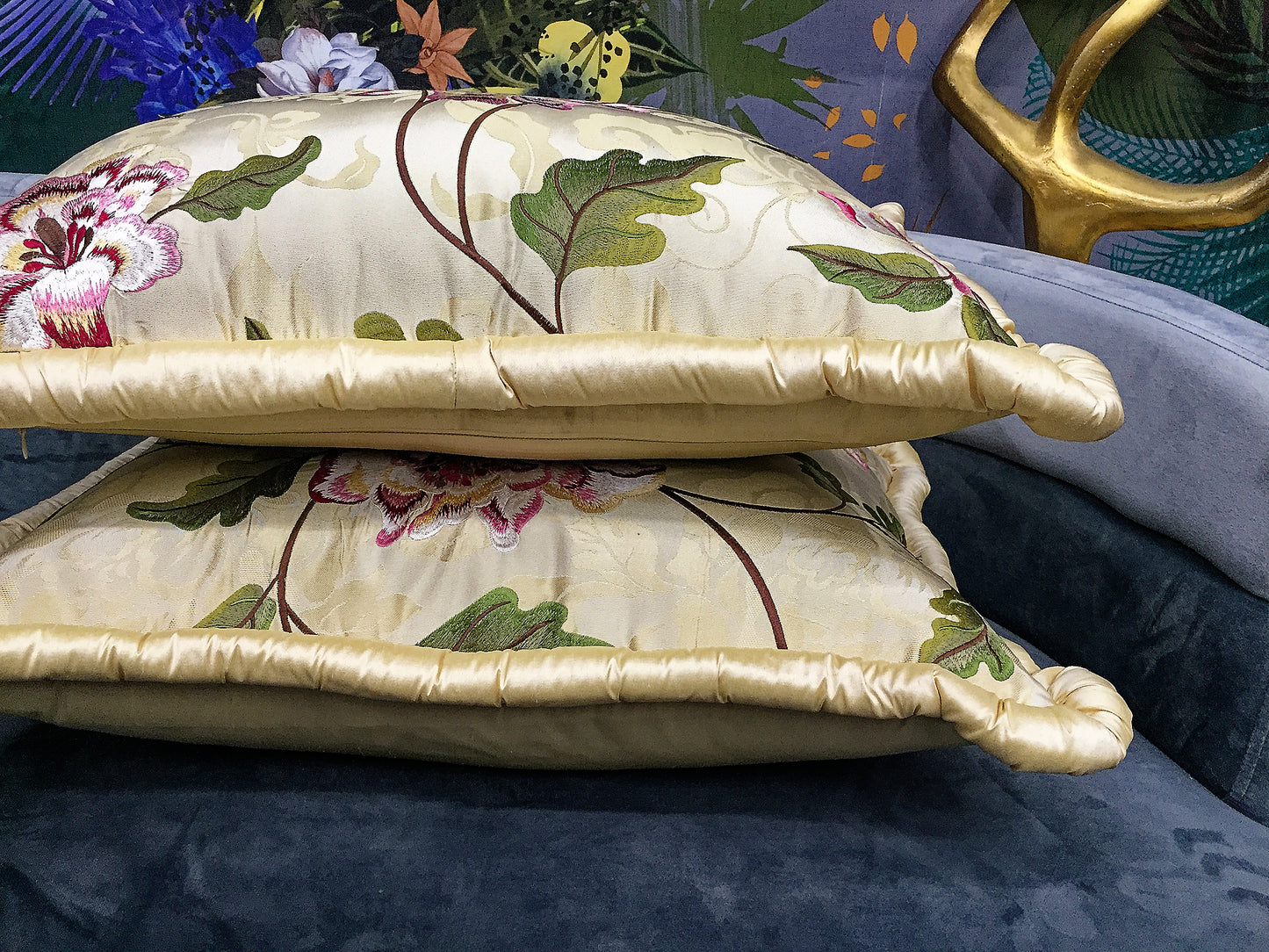 Luxury cushion "Flowers of Glamour"