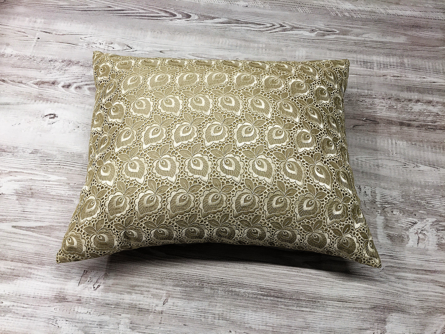 Luxury cushion "Lace"