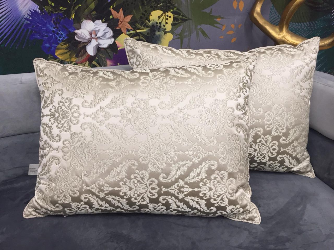 Celebracion cushion collection