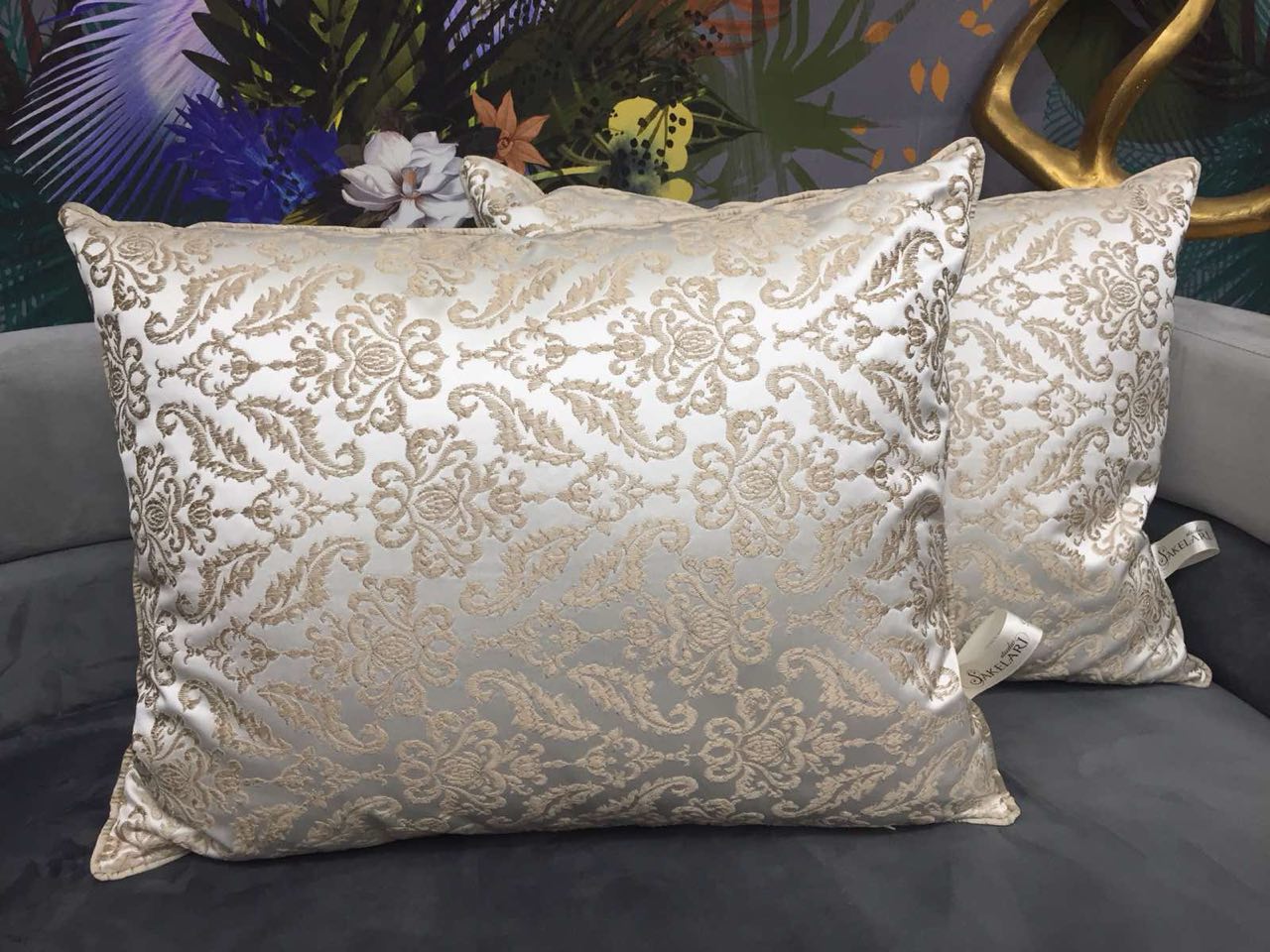 Celebracion cushion collection