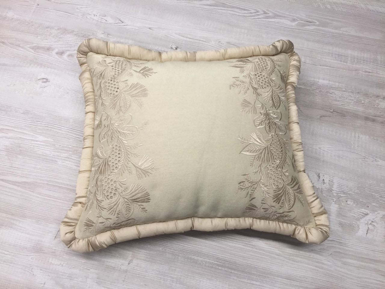 Colección de bordados de seda